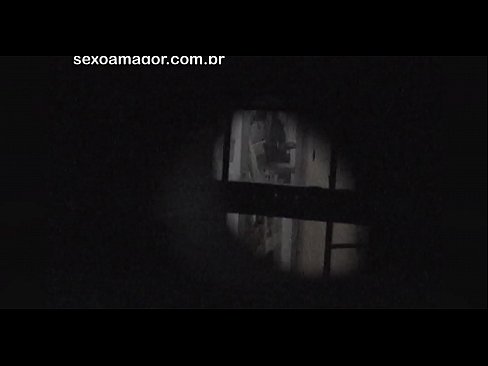 ❤️ Blondina este filmată în secret de un voyeur din cartier ascuns în spatele unor cărămizi goale ️❌   at ro.shufflesex.ru