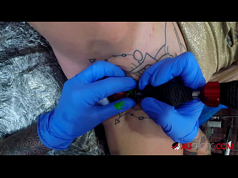 ❤️ Sully Savage, o bunăciune extrem de tatuată, și-a făcut un tatuaj pe clitorisul ei ️❌ at ro.shufflesex.ru